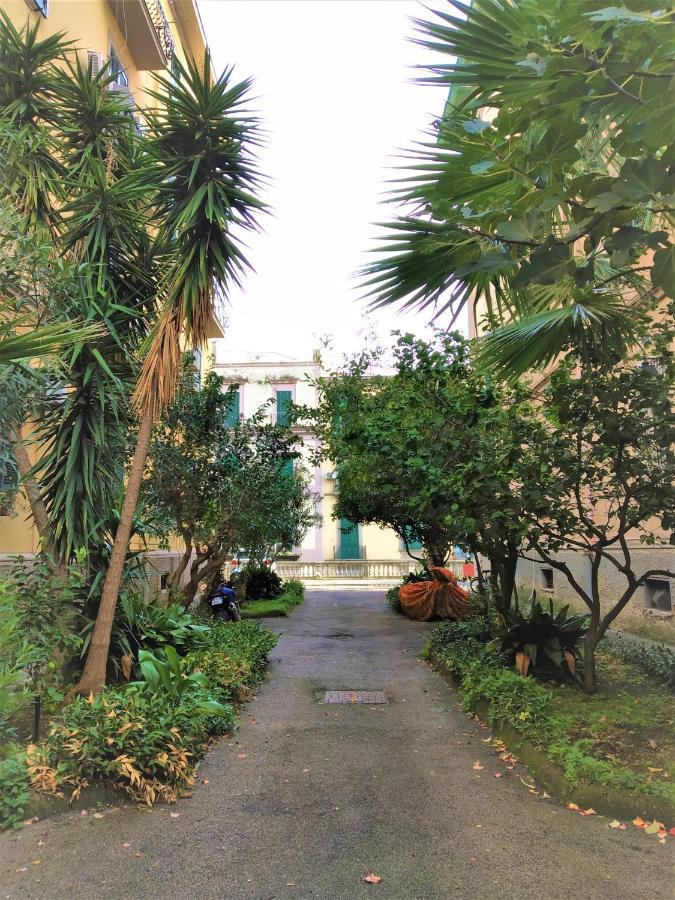 Non Ci Resta Che Napoli Bed & Breakfast ภายนอก รูปภาพ