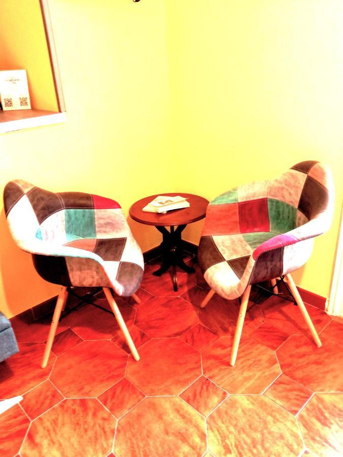 Non Ci Resta Che Napoli Bed & Breakfast ภายนอก รูปภาพ
